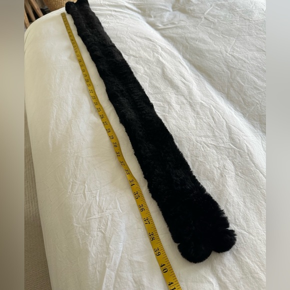 Black rabbit fur scarf - Picture 9 of 10